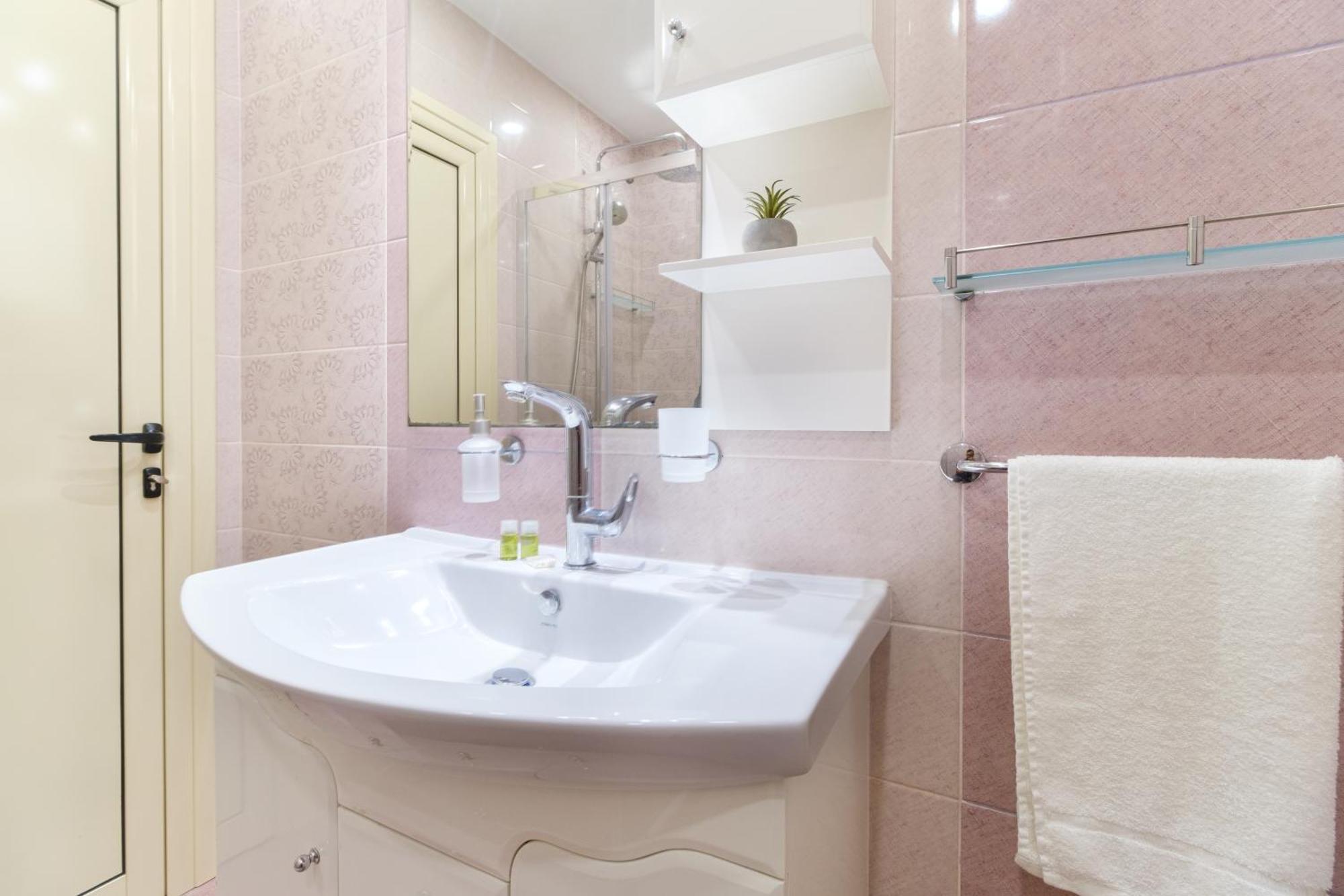 Riverside 2-Bedroom Apartment Plovdiv Bagian luar foto