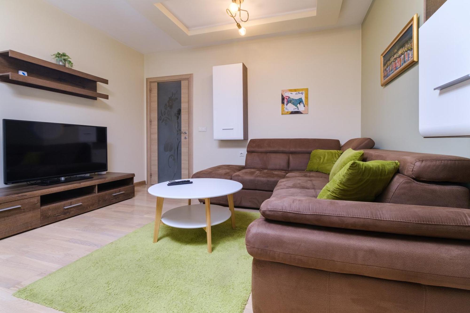 Riverside 2-Bedroom Apartment Plovdiv Bagian luar foto