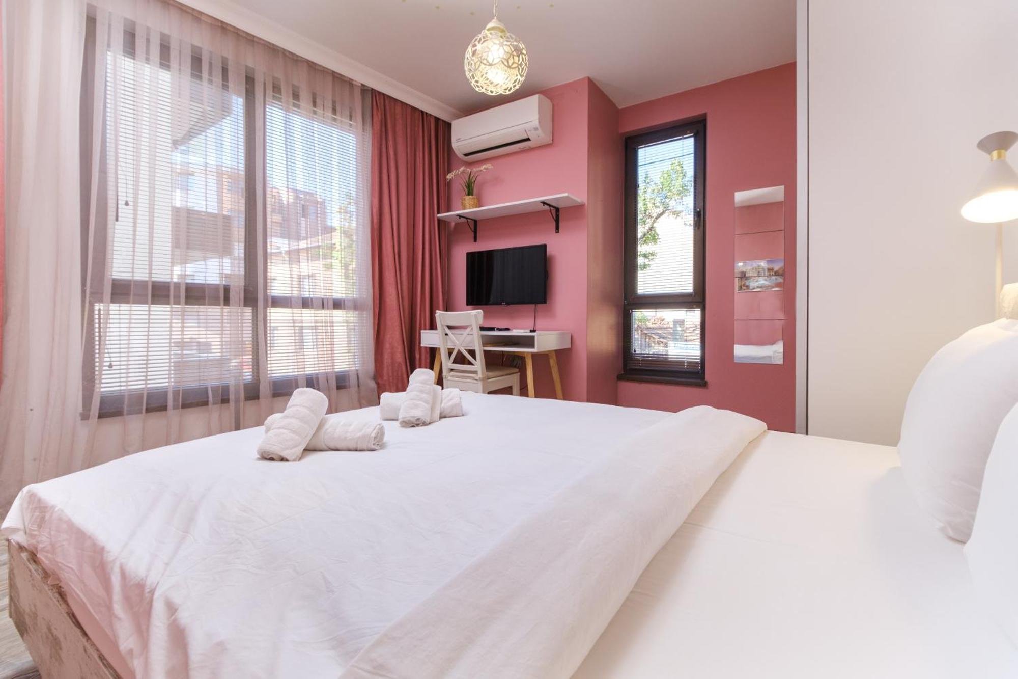 Riverside 2-Bedroom Apartment Plovdiv Bagian luar foto