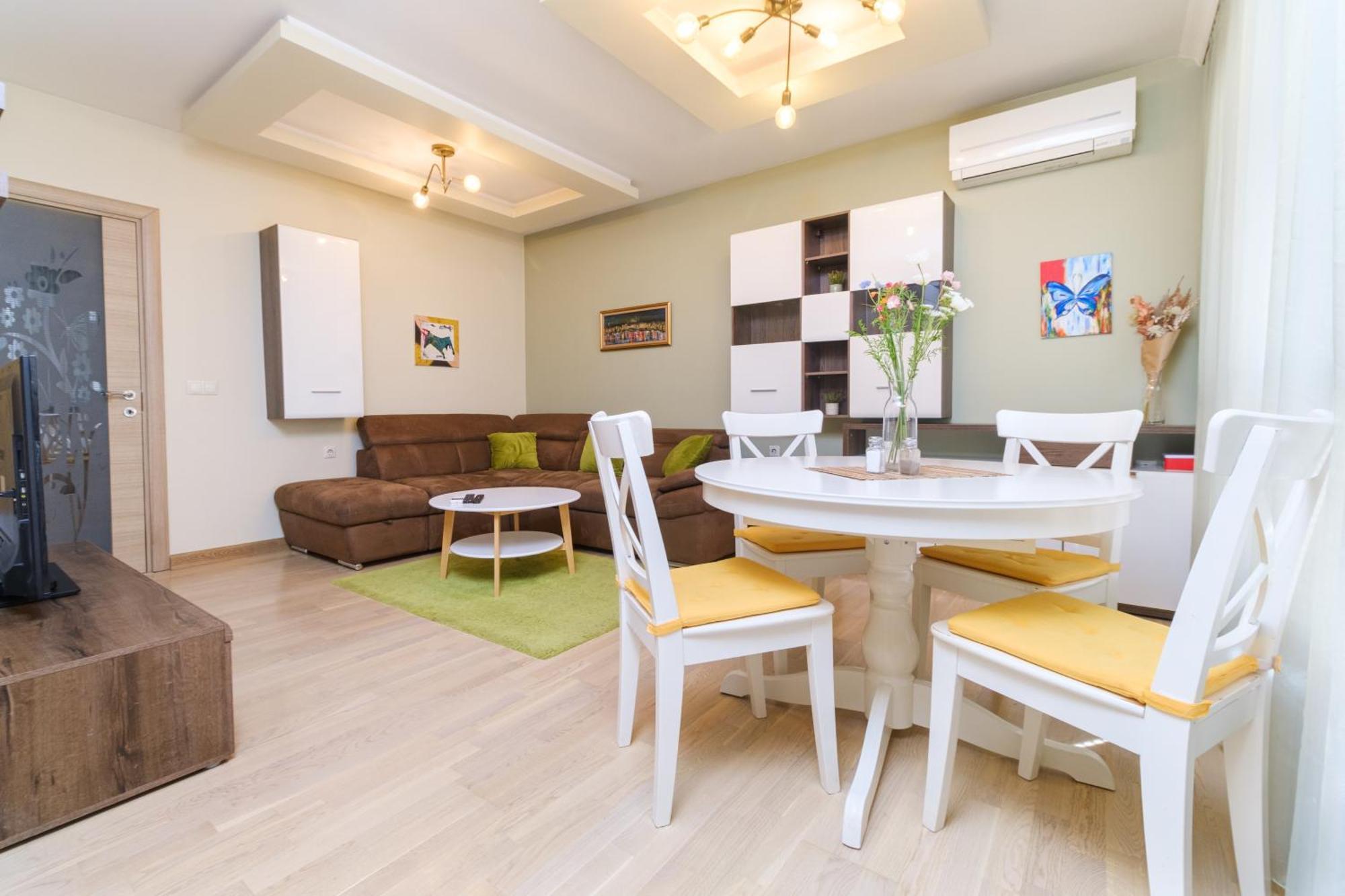 Riverside 2-Bedroom Apartment Plovdiv Bagian luar foto