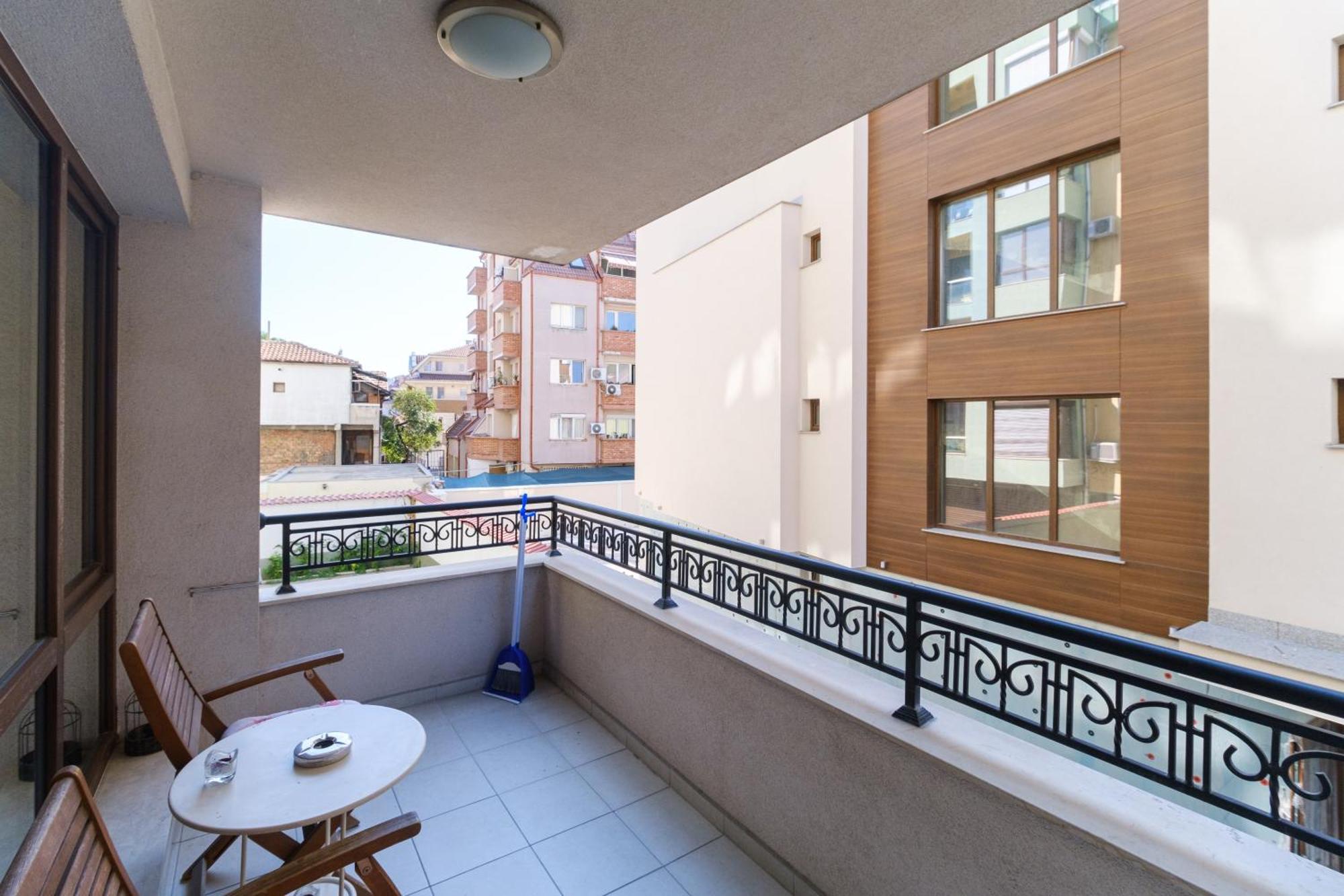 Riverside 2-Bedroom Apartment Plovdiv Bagian luar foto